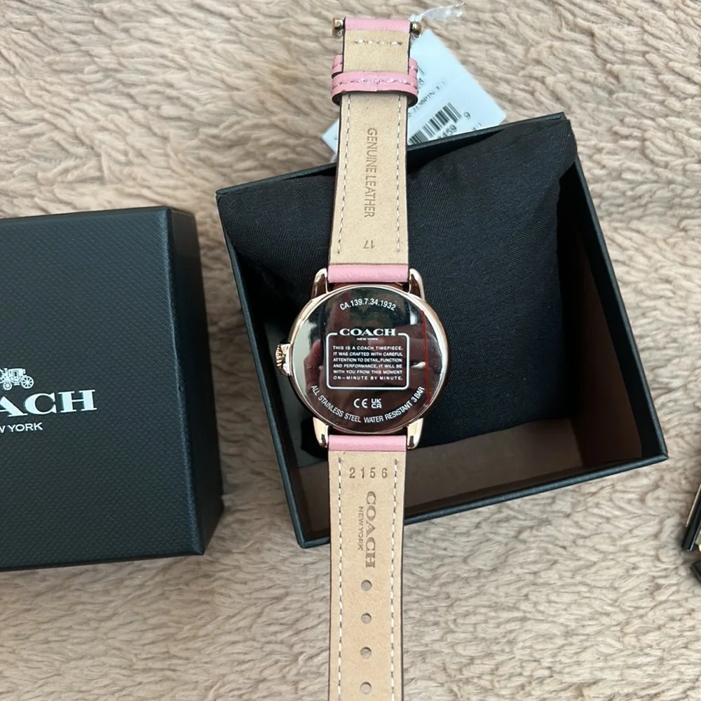 COACH LEATHER STRAP WATCH BRAND NEW