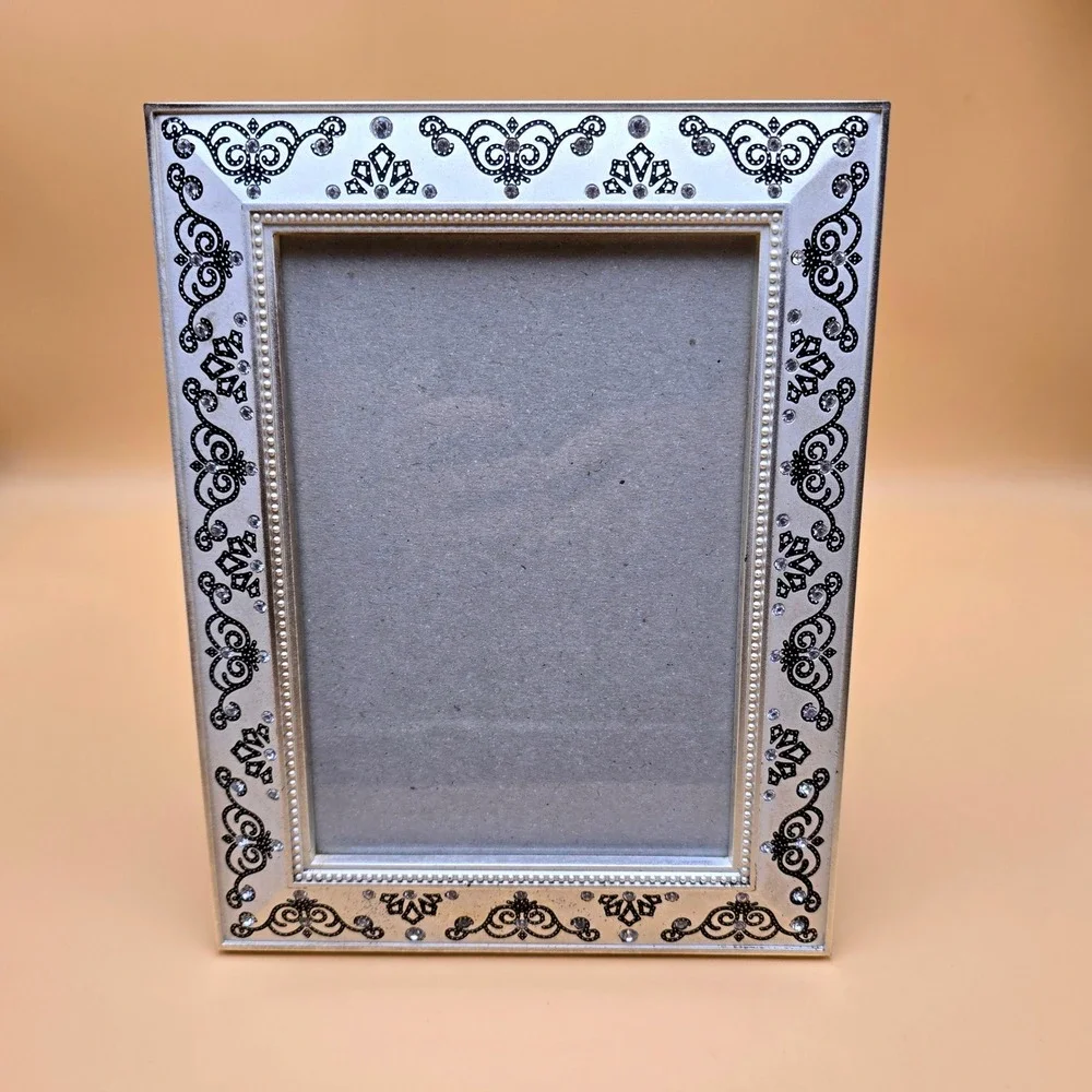 Godinger stand display material