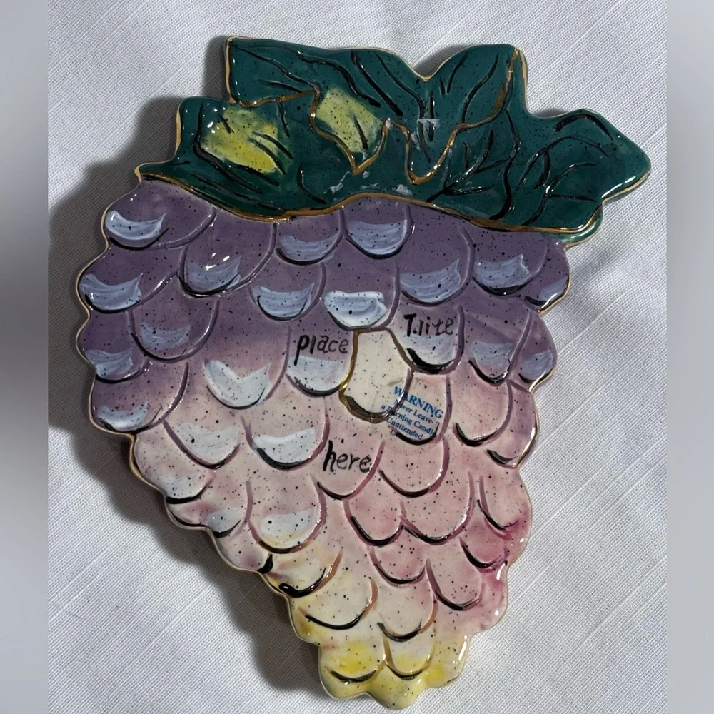 GRAPE GROTTO‎ MUSICAL CNDLE HSE Colorful Ceramic Grape Decor music Box