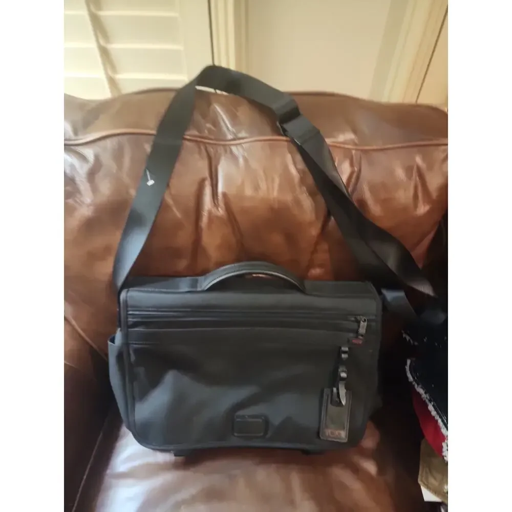 Tumi Black 15