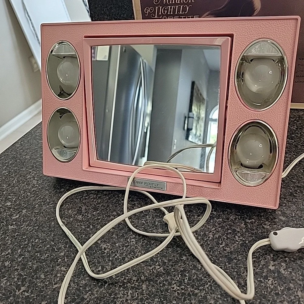 VINTAGE Mirror Go Lightly Petite Make Up Mirror Magnifying Original Box READ‎