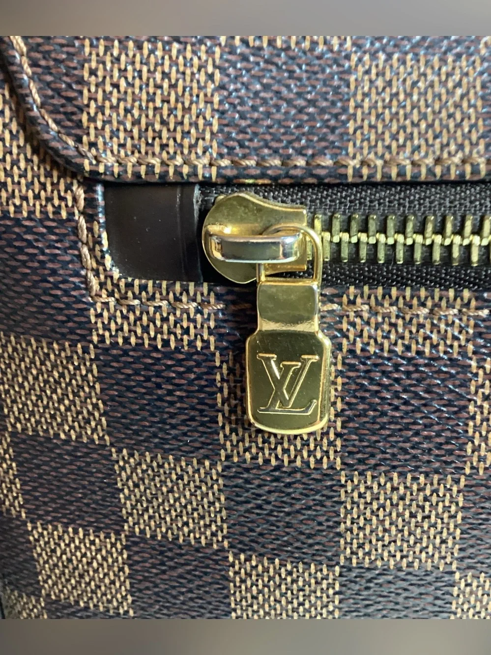 Louis Vuitton corner features light