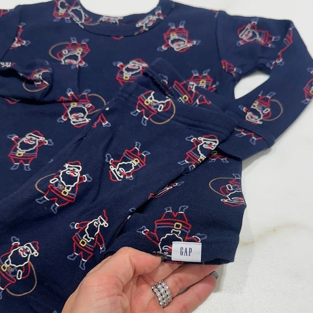 GAP charming dark