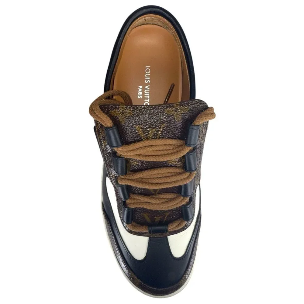 Louis Vuitton features step