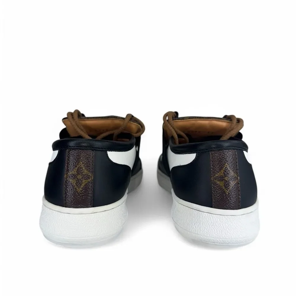 Louis Vuitton features step