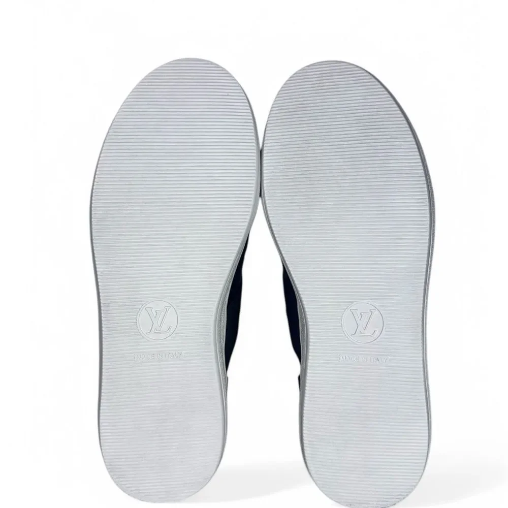 Louis Vuitton features step