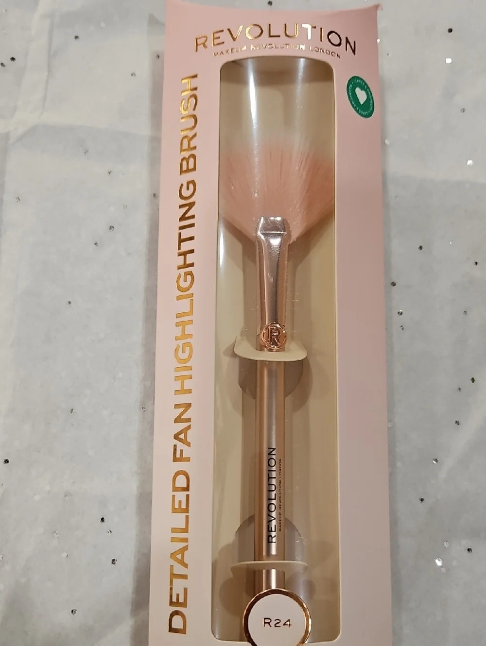 NWT Revolution Pink & Rose Gold Fan Highlighting Brush R24