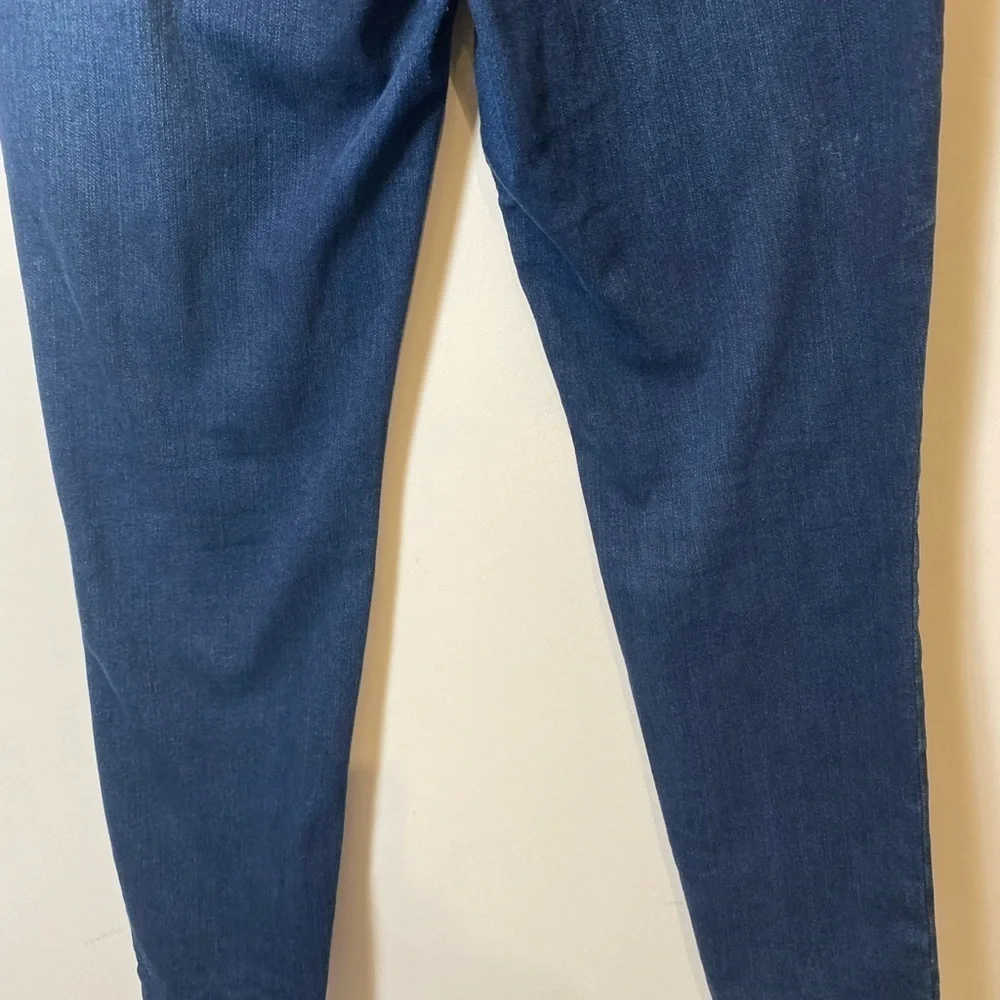Tahari skinny jeans