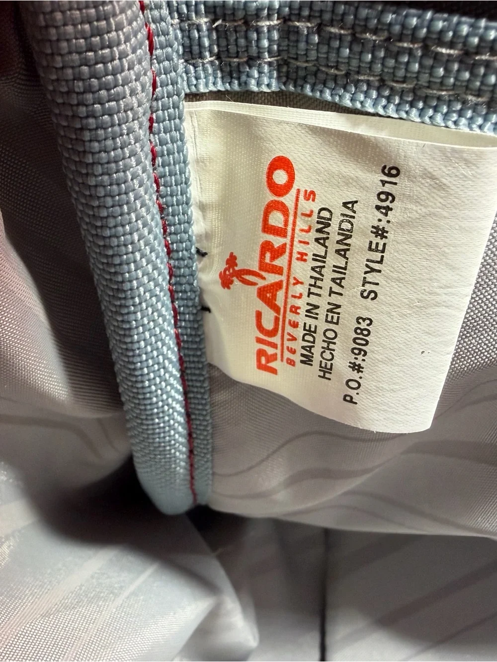 Ricardo red shoulder