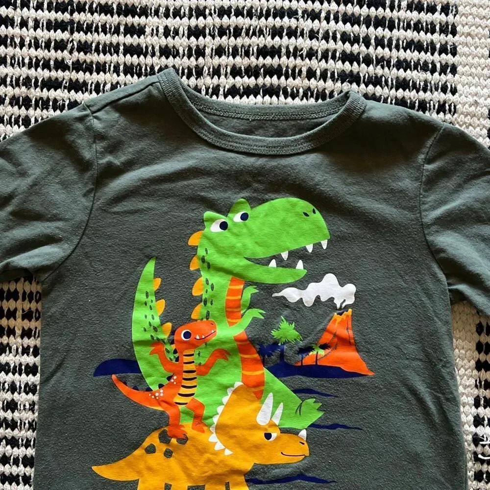 The children’s place size 5T Olive green Dinosaur boys t shirt