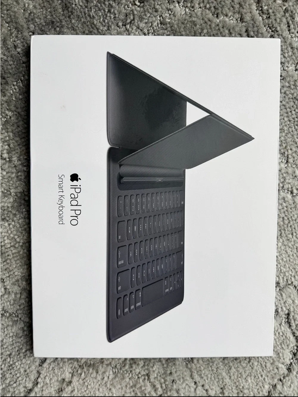 Apple iPad with Smart Keyboard - White Front / Dark Gray Keyboard