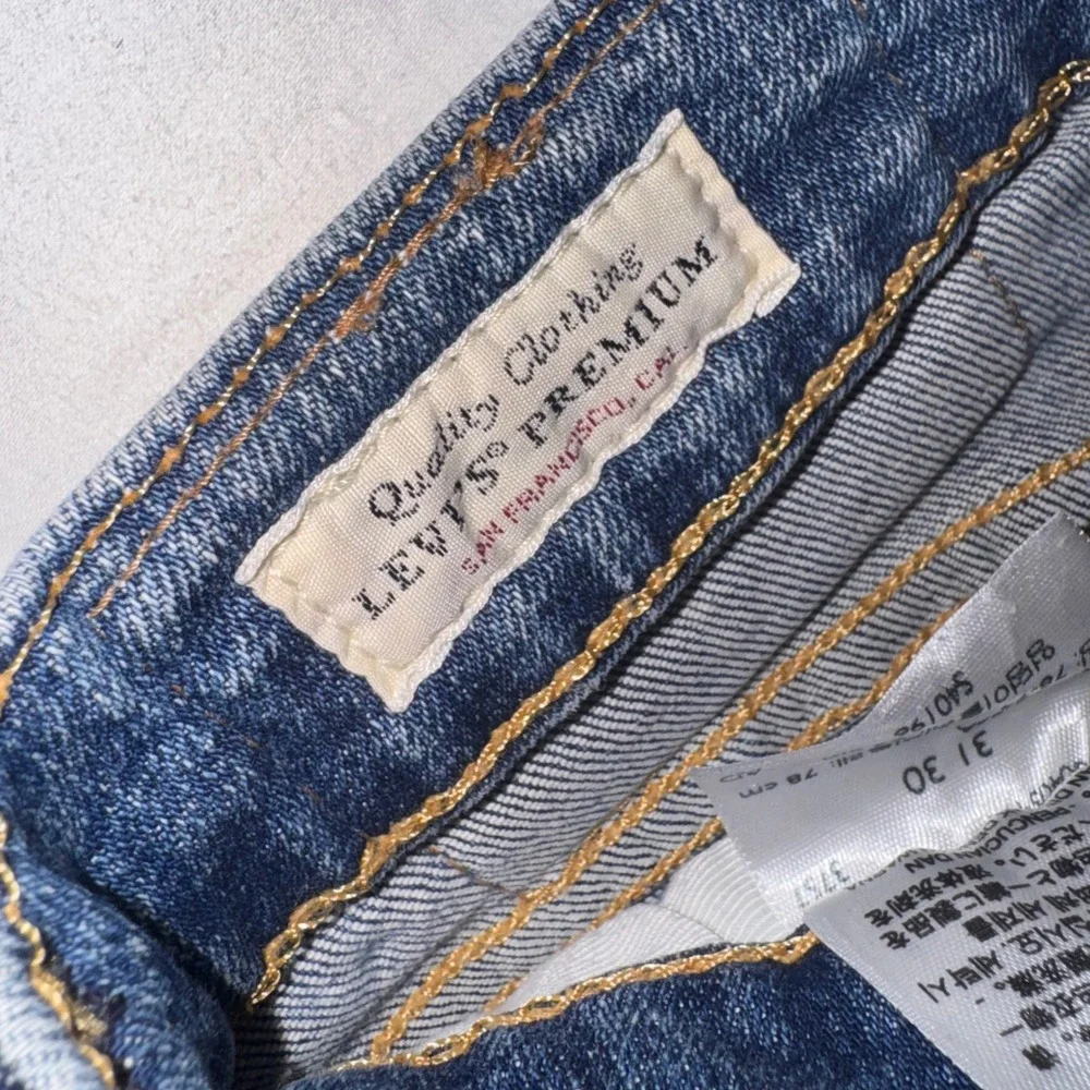 Levis please note