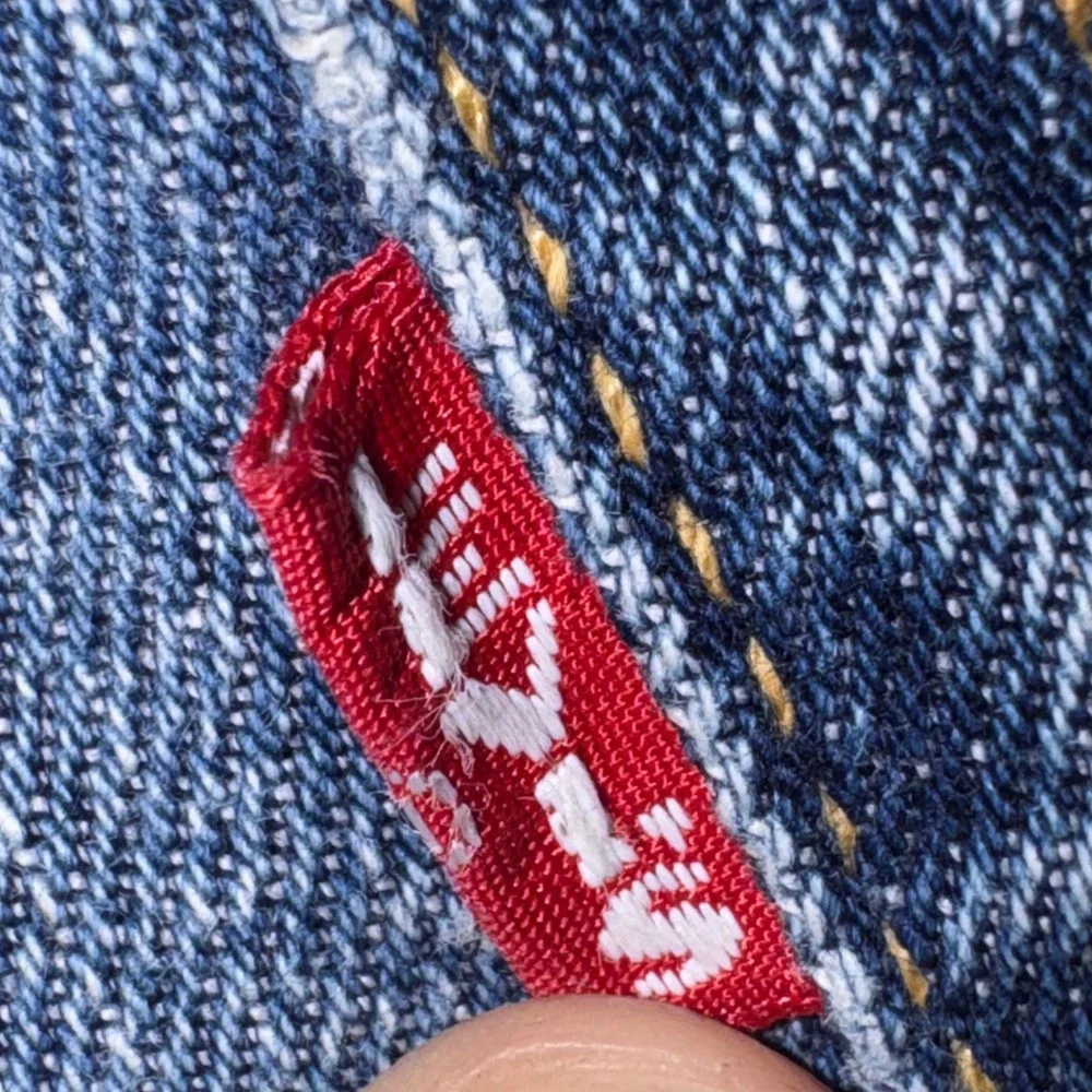 Levis please note