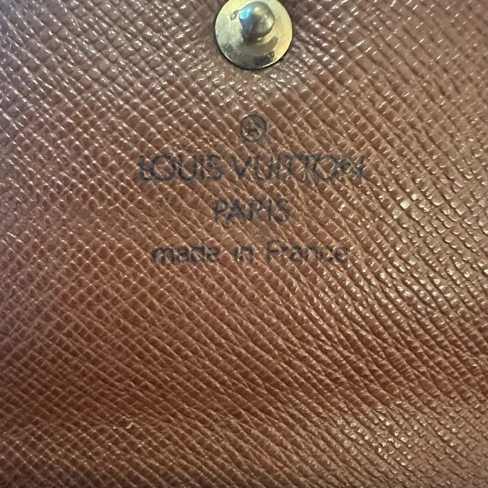 Louis Vuitton wallet all
