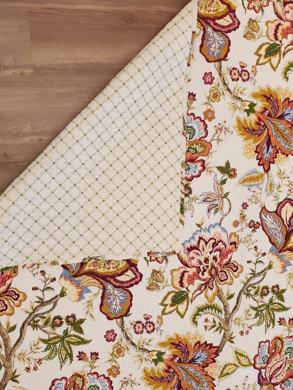Twin Floral Quilted Bedspread in White with Multicolor Blooms C & F with Sham