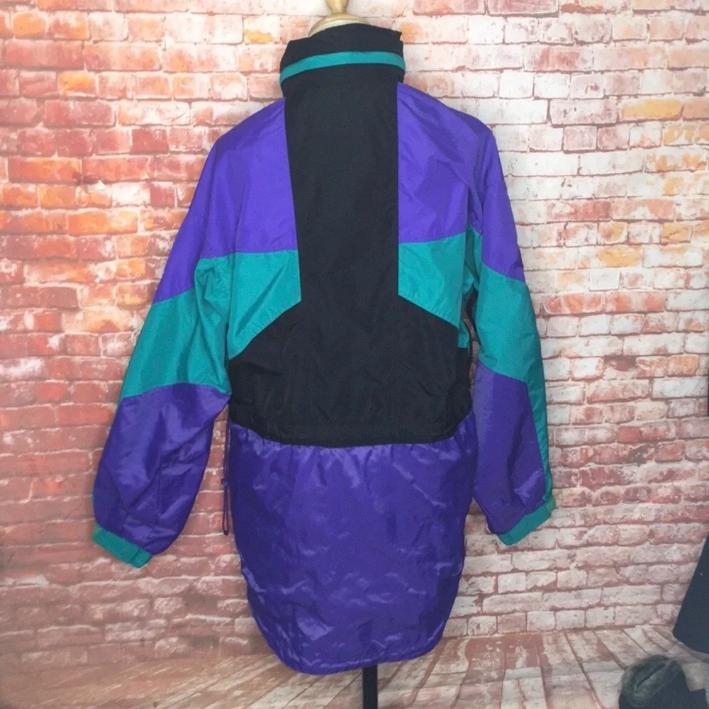 Columbia woman half interior