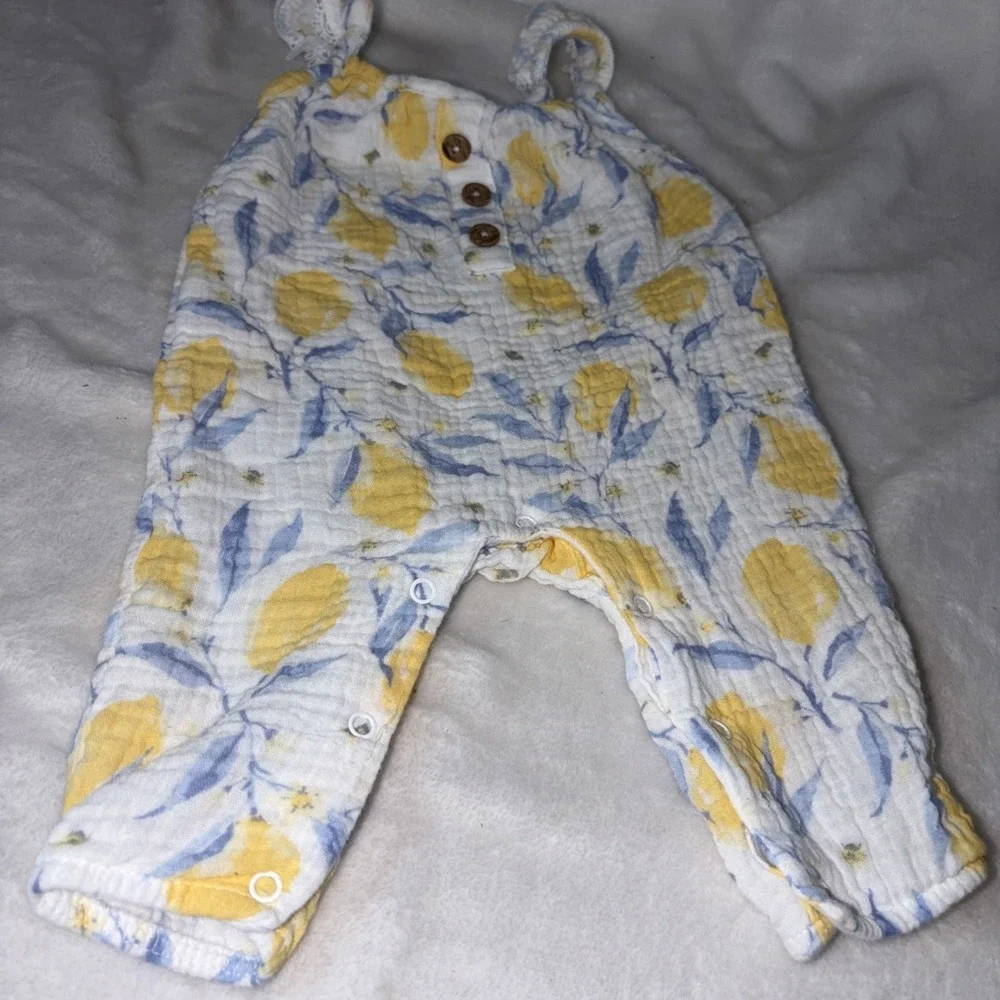 Emily and Oliver Baby Girl Lemon Muslin Romper 0-3 Months Faux Wood‎ Buttons EUC