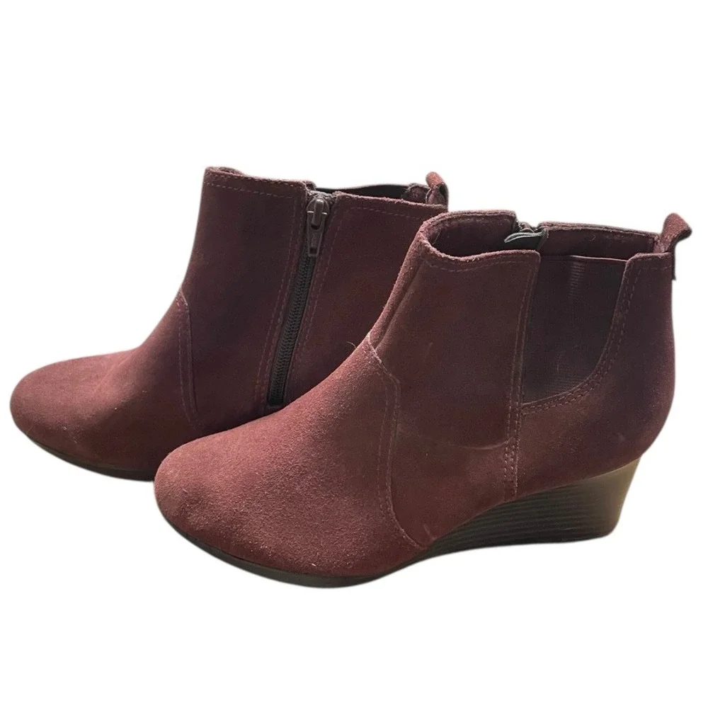Clarks Women's Burgundy Suede Wedge Ankle Boots Side Zip‎ Elastic Size 7