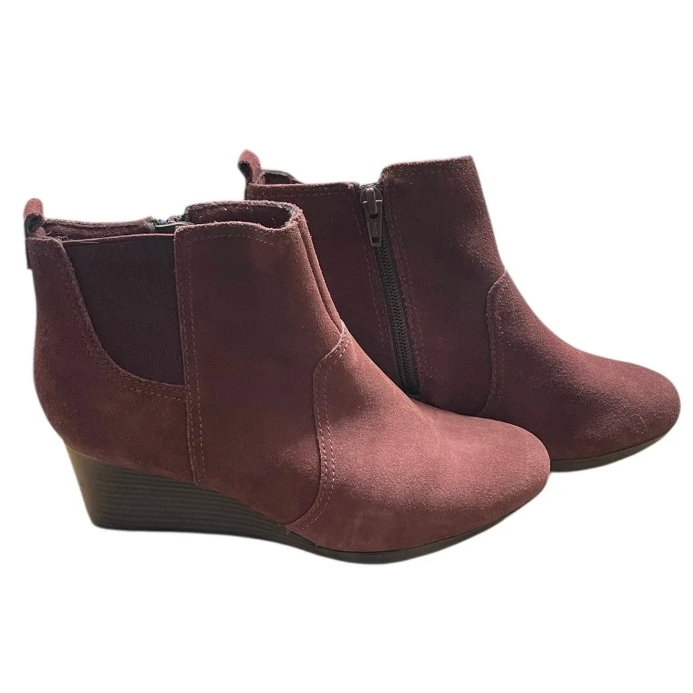 Clarks Women's Burgundy Suede Wedge Ankle Boots Side Zip‎ Elastic Size 7