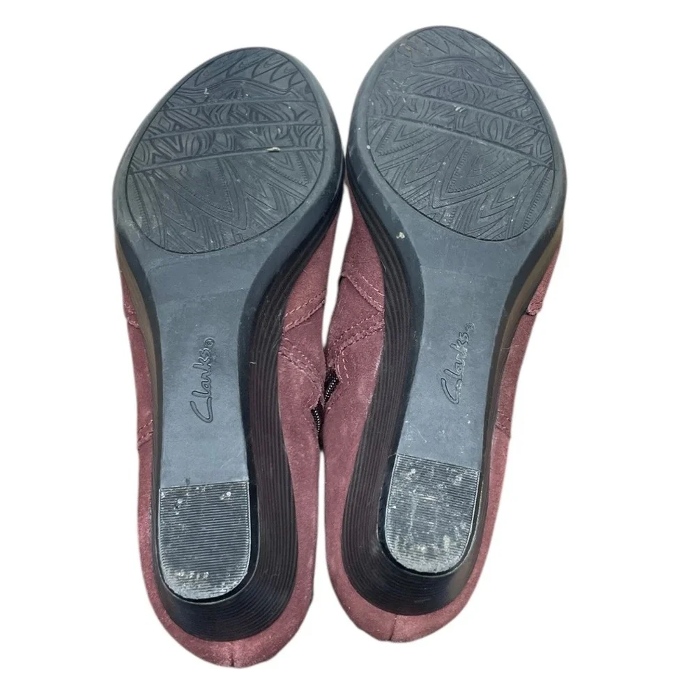Clarks Women's Burgundy Suede Wedge Ankle Boots Side Zip‎ Elastic Size 7