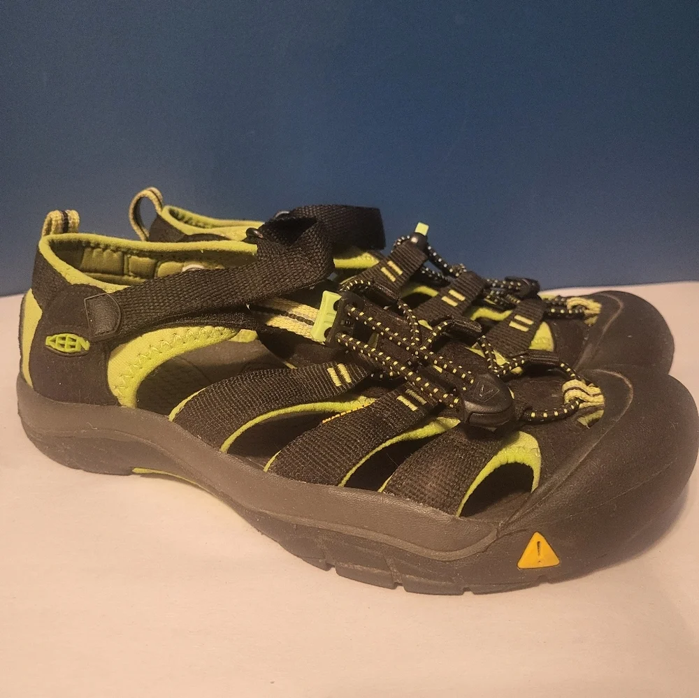 Keen Waterproof Sandals‎ Size 6 Black Green Active Camping Hiking Outdoors