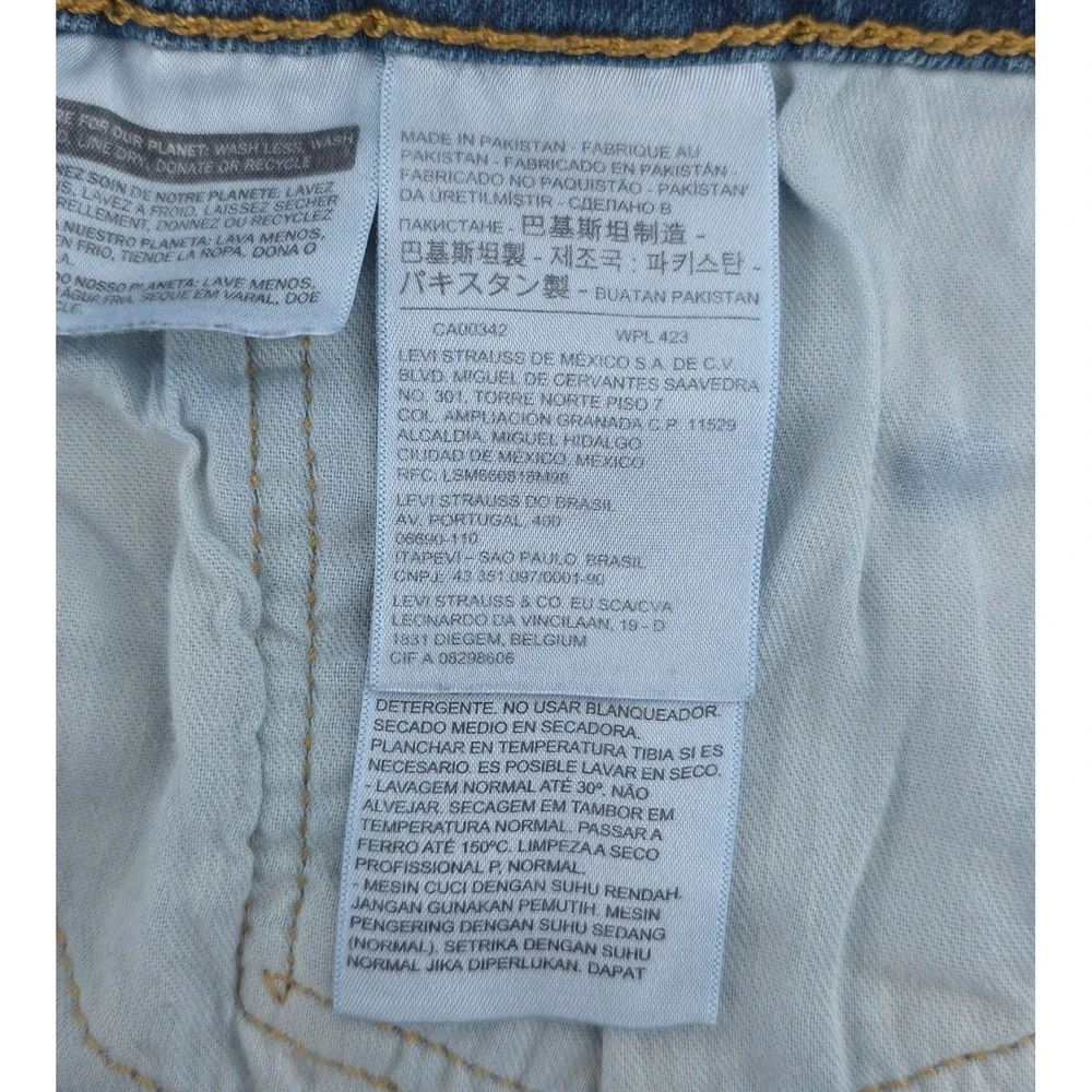 Levis denim casual hint