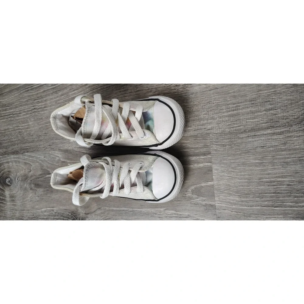 Converse logo chipping