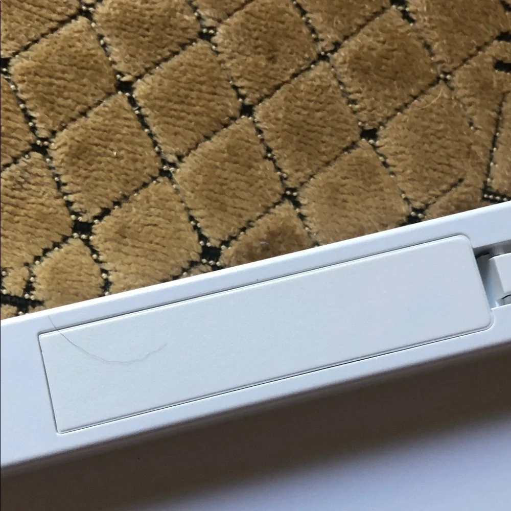 Omoton sleek compact