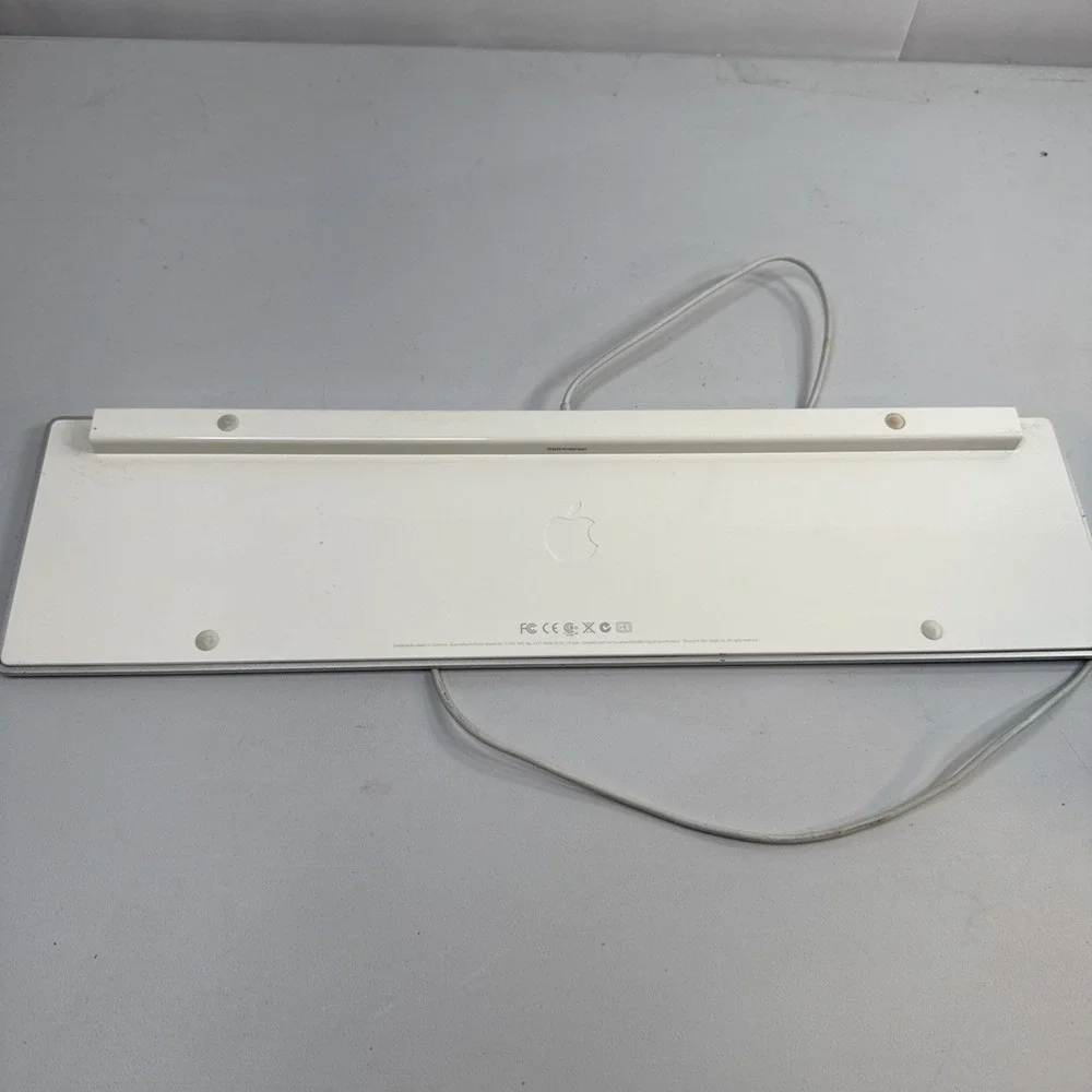 Apple A1243 MB110LL/A Wired slim usb Keyboard Excellent Condition