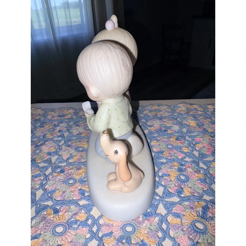 Precious Moments precious moments