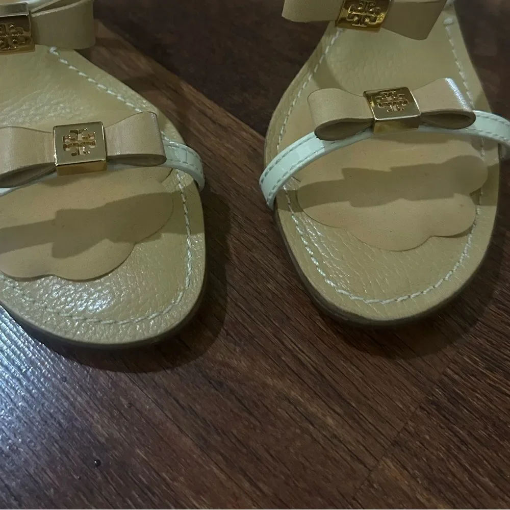 TORY BURCH Elegant Cream Sandals with Bow Accent