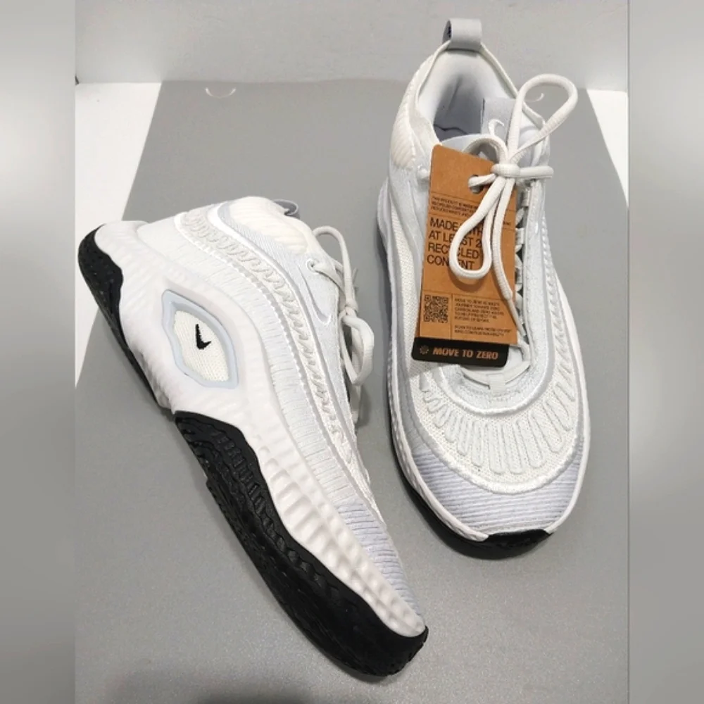 Nike cosmic unity