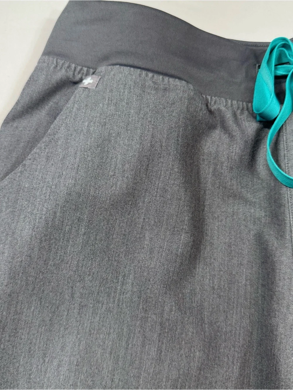 FIGS Scrubs, Zamora Jogger Scrub Pants, Gray, Tapered Ankle Cuffs, Sz. L/T