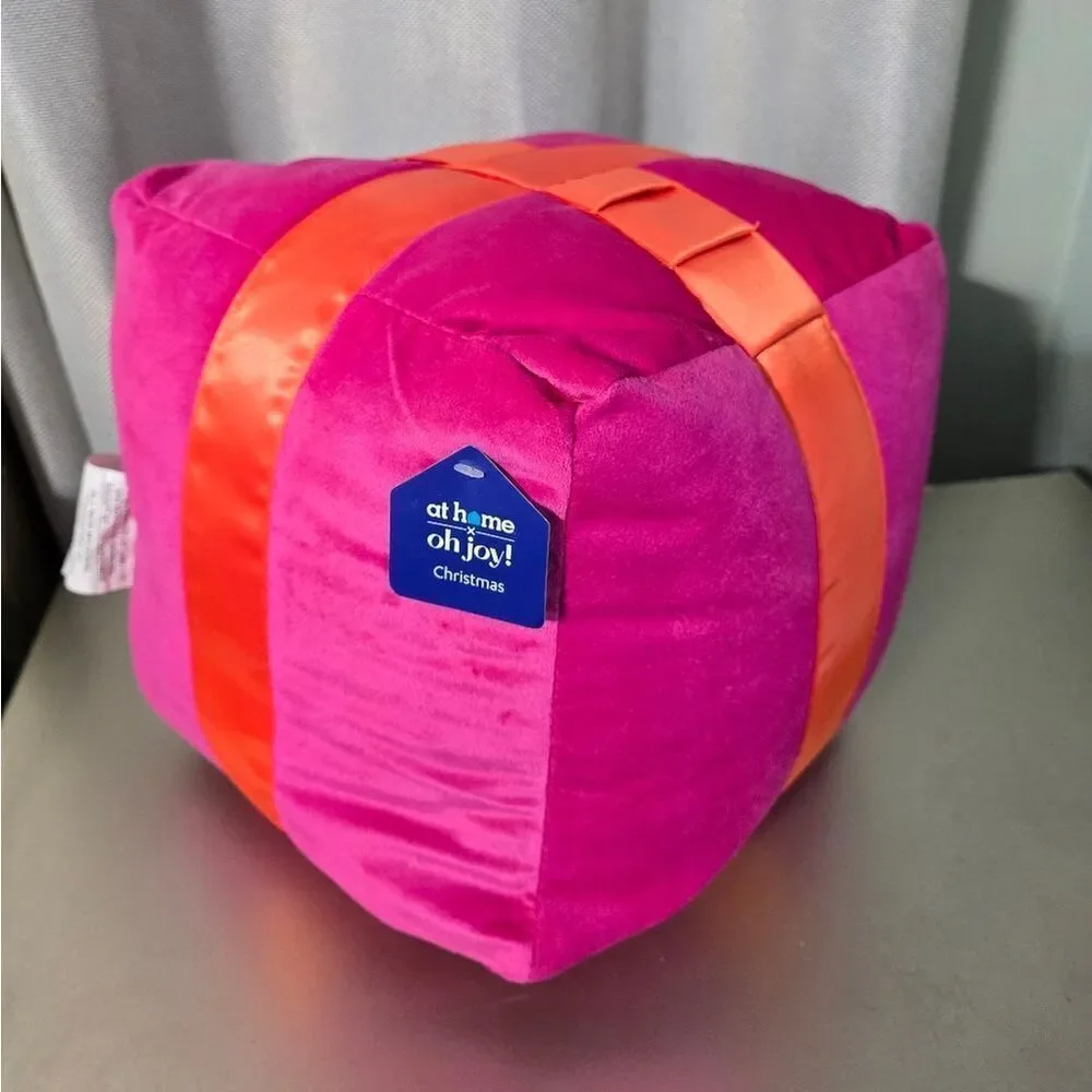 Nwt Deluxe Christmas Gift Shaped Pink Throw Pillow, 10