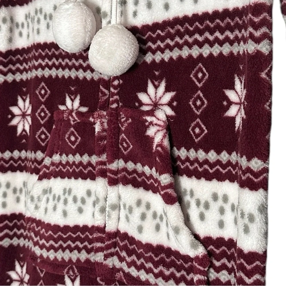 🌺 Boohoo Fleece Burgundy Fair Isle One Piece Pajamas Size 4 Winter Snowflake