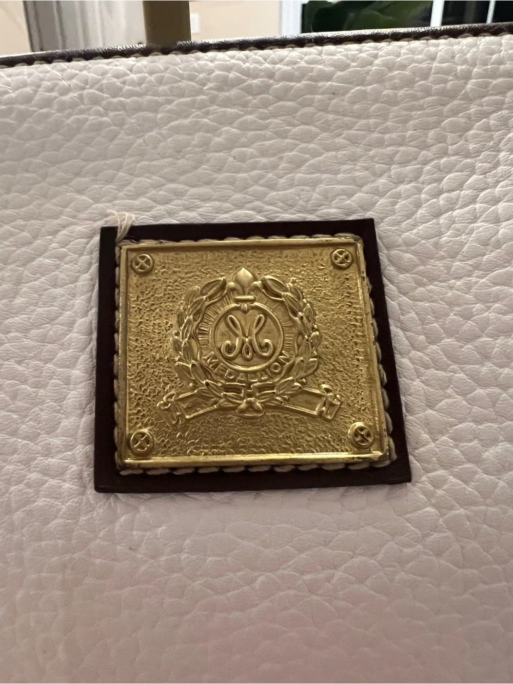 N/A classic medallion