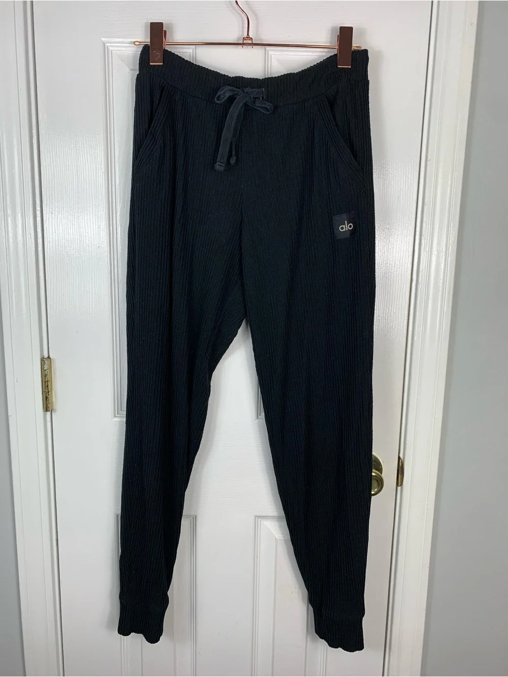 ALO Yoga joggers drawstring black