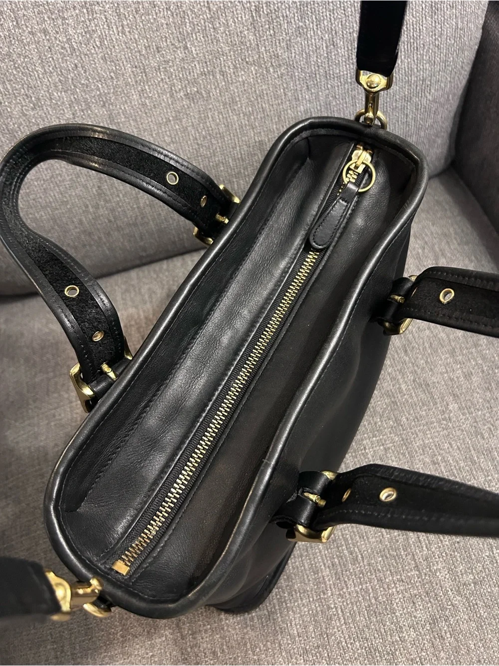 Vintage Coach Legacy Satchel 9063 in black with crossbody strap & hang tag