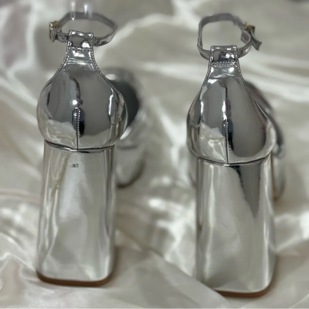 Larroude ari pump