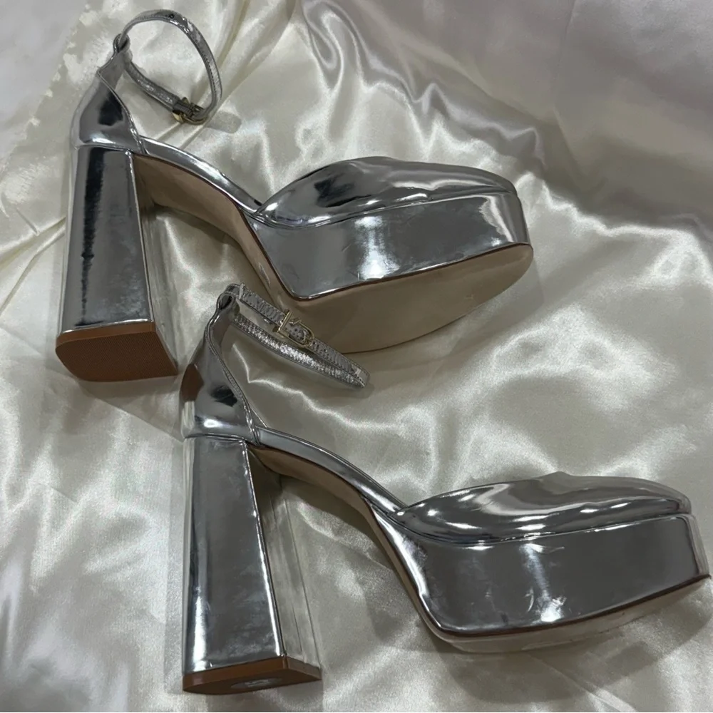 Larroude ari pump