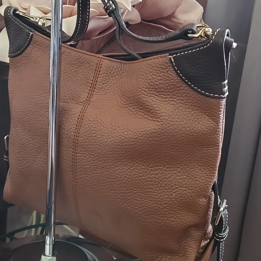 Dooney & Bourke chic crossbody