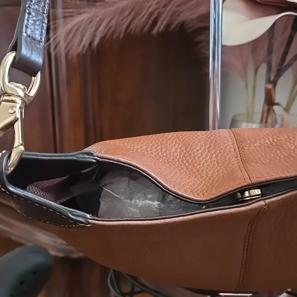Dooney & Bourke chic crossbody
