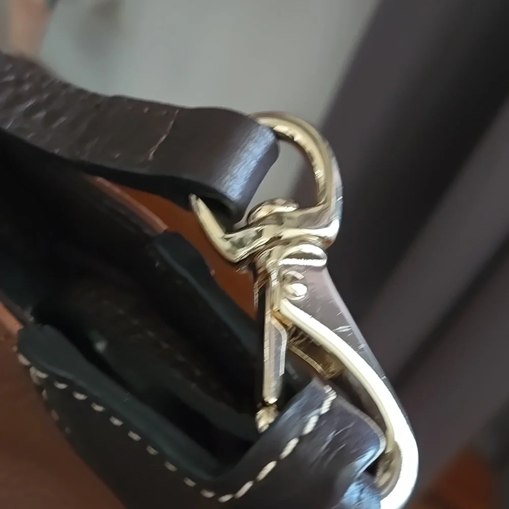 Dooney & Bourke chic crossbody