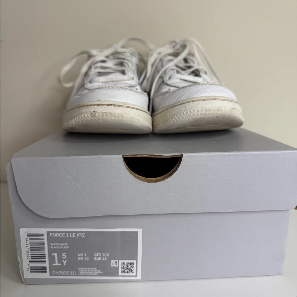 Nike: Kids White Force 1 LE Sneakers, Size 1.5
