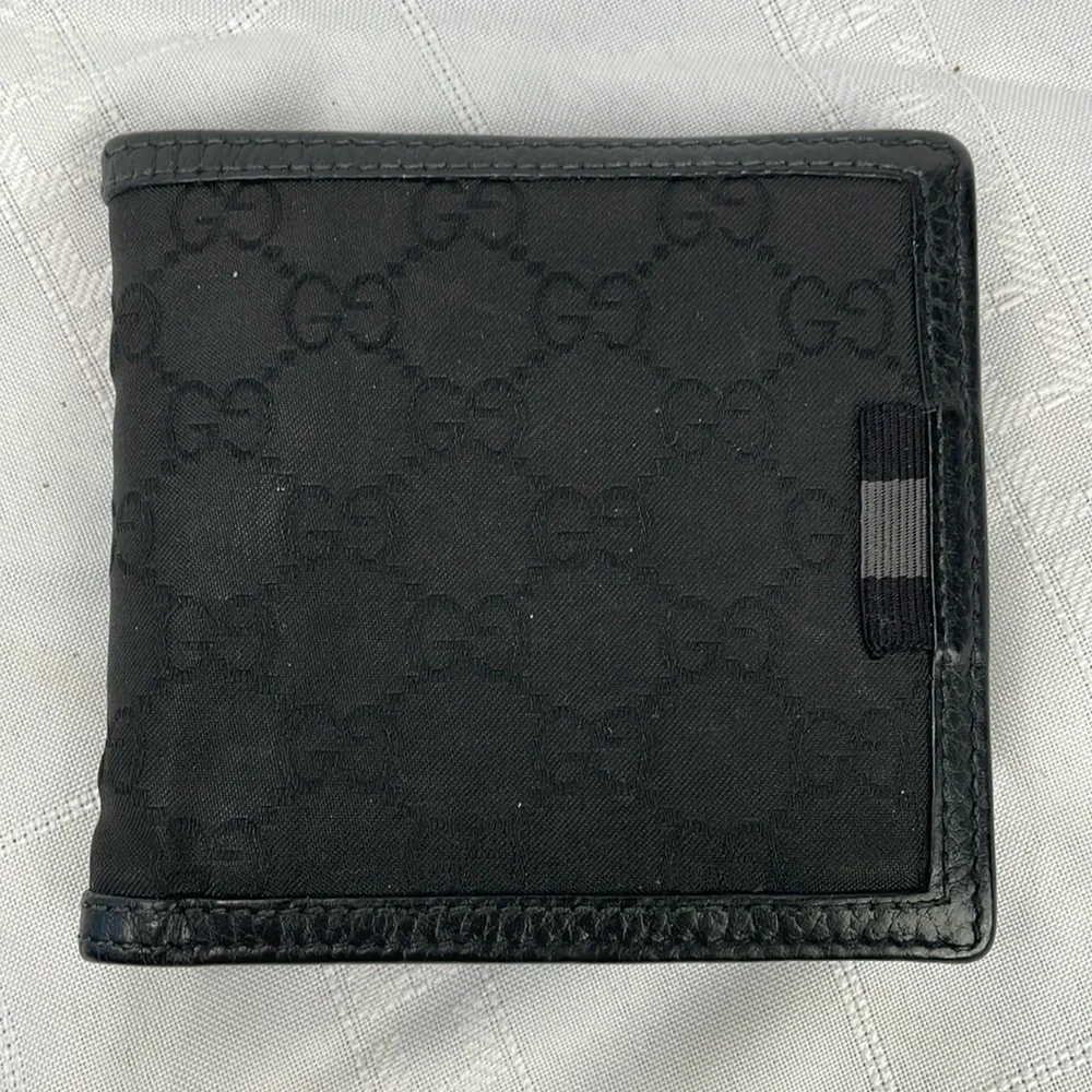 Gucci bifold compact