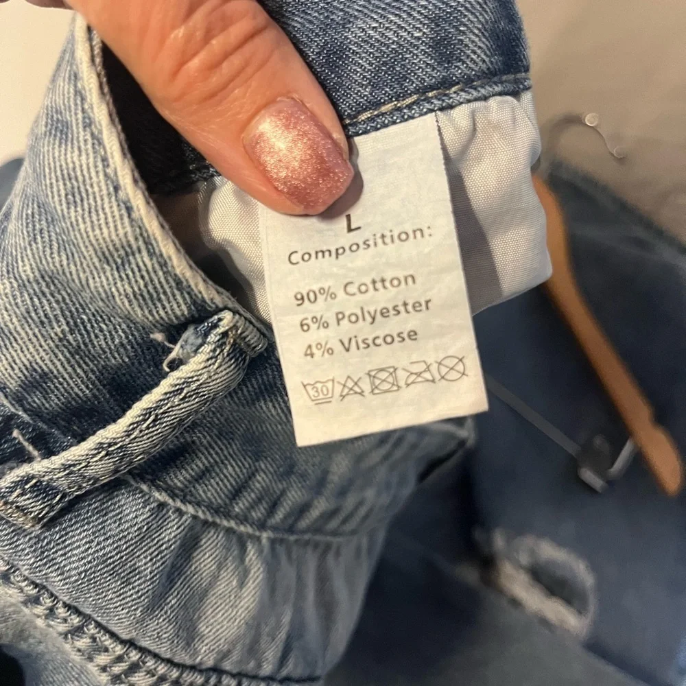 N/A stylish distressed