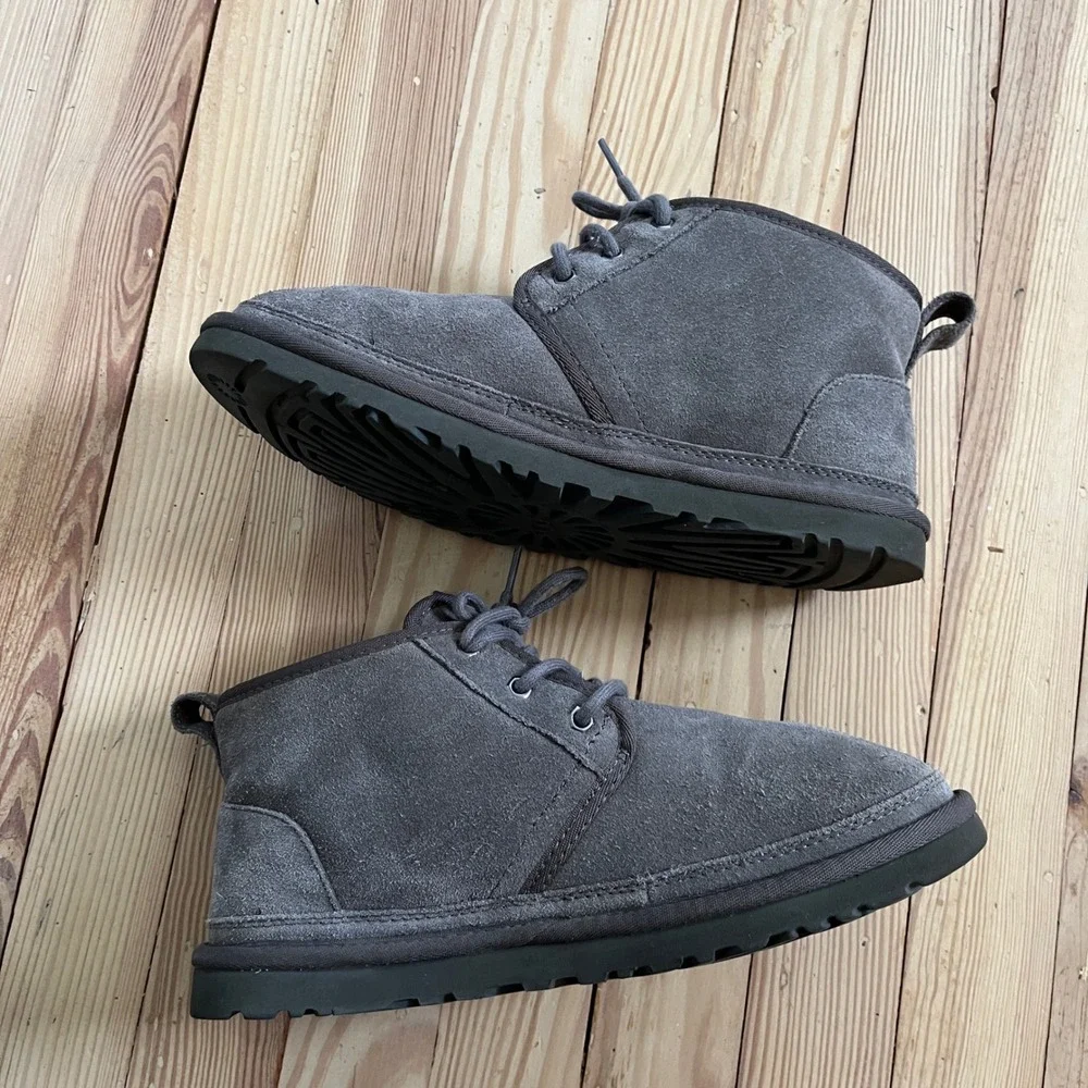 UGG Neumel Grey Suede Sheepskin Lined Chukka Boots Mens 9 comfort casual shoe