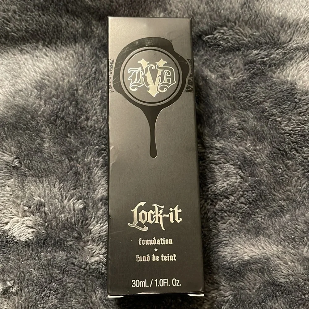 Kat Von D new 76 hazelnut