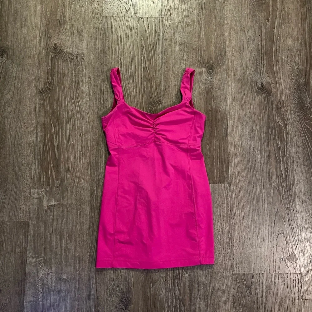 Lululemon Aria Tank II in pink