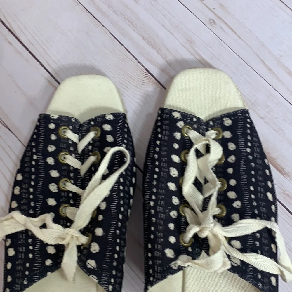 Urban Outfitters size square free